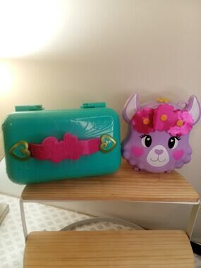 Polly Pocket Mini Camp Adventure Liama & Dolphin Beach Dolls Fig Compact Playset